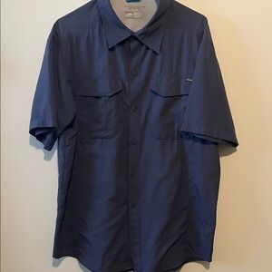 Columbia Blue Short Sleeve Button-Up Shirt Size M